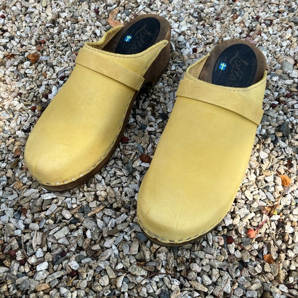 Lotta’s from Stockholm yellow nubuck leather clogs EUC size 41 - Picture 3 of 8
